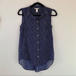 H&M blue and white sleeveless blouse button up
